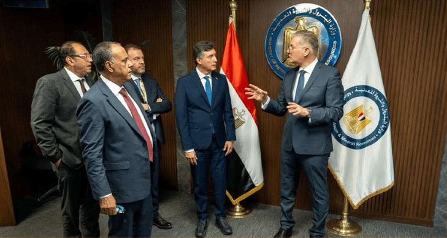 البترول تعلن اتفاقيات استثمارية جديدة مع إيني وهاربور إنرجي لزيادة إنتاج الغاز